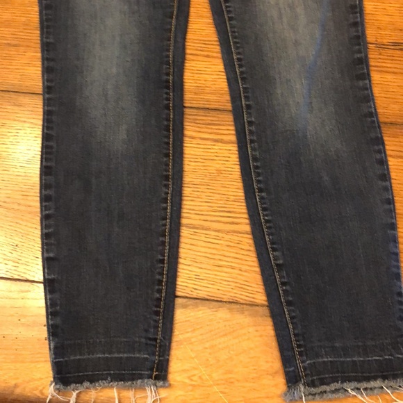 1822 Frayed Straight Leg Stretch Size 6 Jeans 5 pocket Casual Date Night Game - Picture 5 of 16